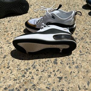 Nike air max women’s size 5.5. Like new. Only worn a few times.